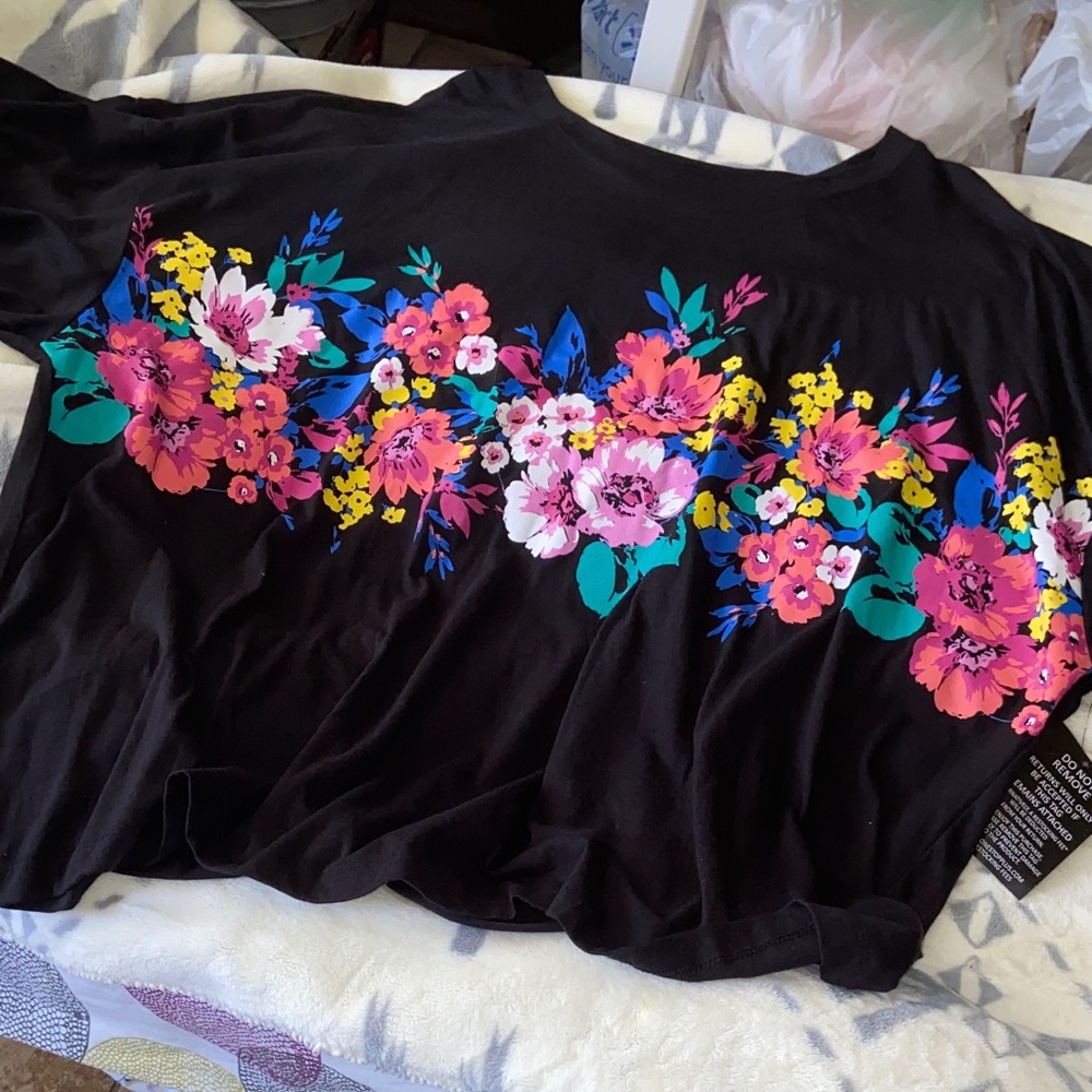 OVERSIZED FLORAL GRAPHIC BLACK TEE NWT WOMAN WITHIN